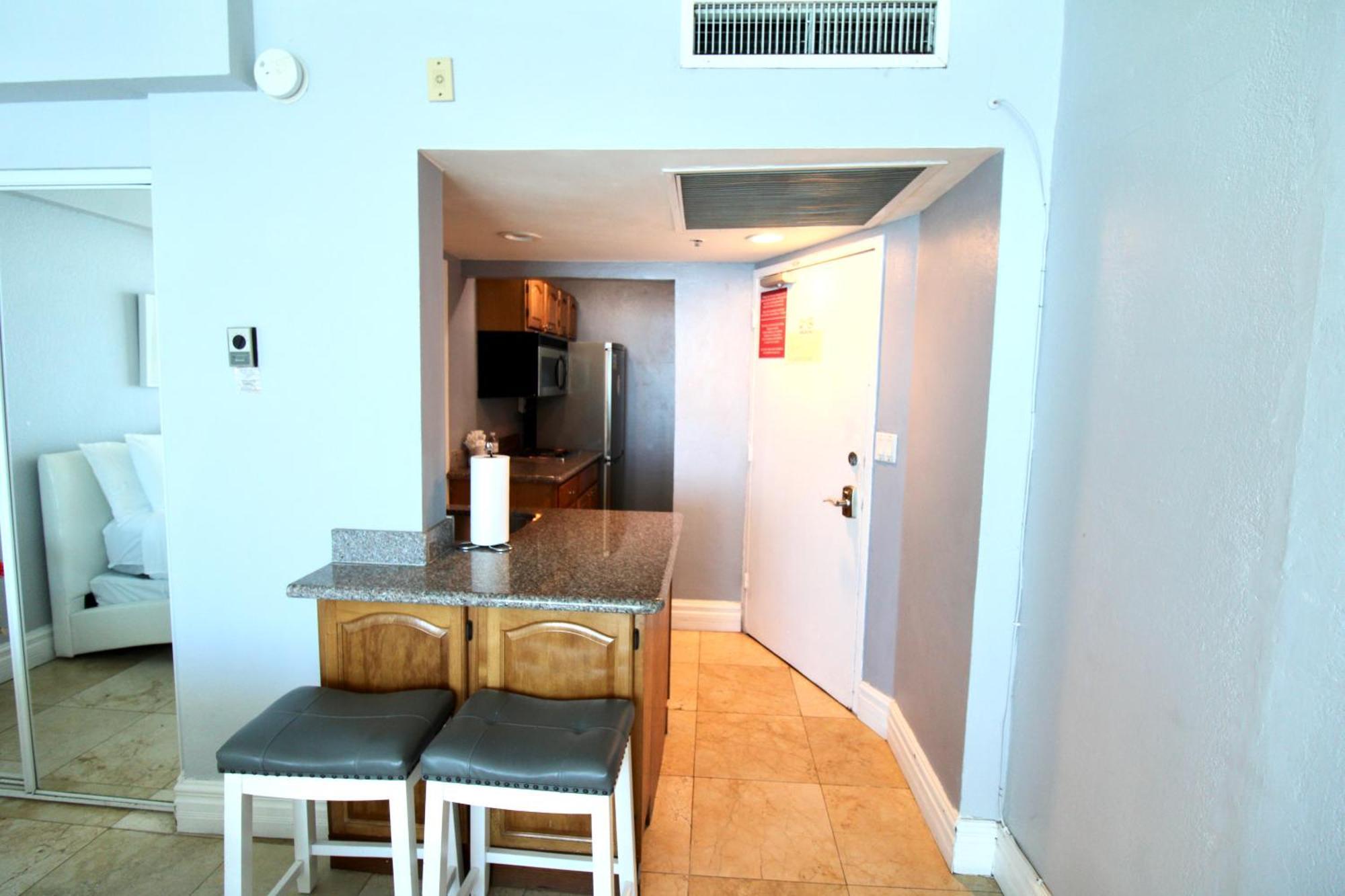 Castle 828 Oceanfront View With Balcony, Pool, Tennis, Beach Access And Free Parking! Miami Beach Eksteriør billede